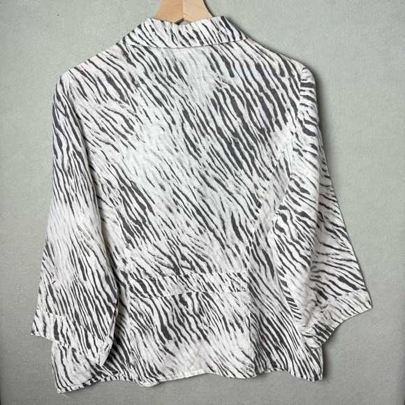 Chico’s Women’s Linen Blend Two Button Front Blazer Zebra Print Sheer size 2/12 - Picture 4 of 10